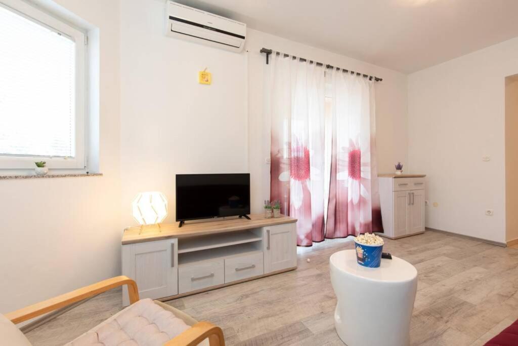 Apartments Doris, Krk Krk Town Esterno foto